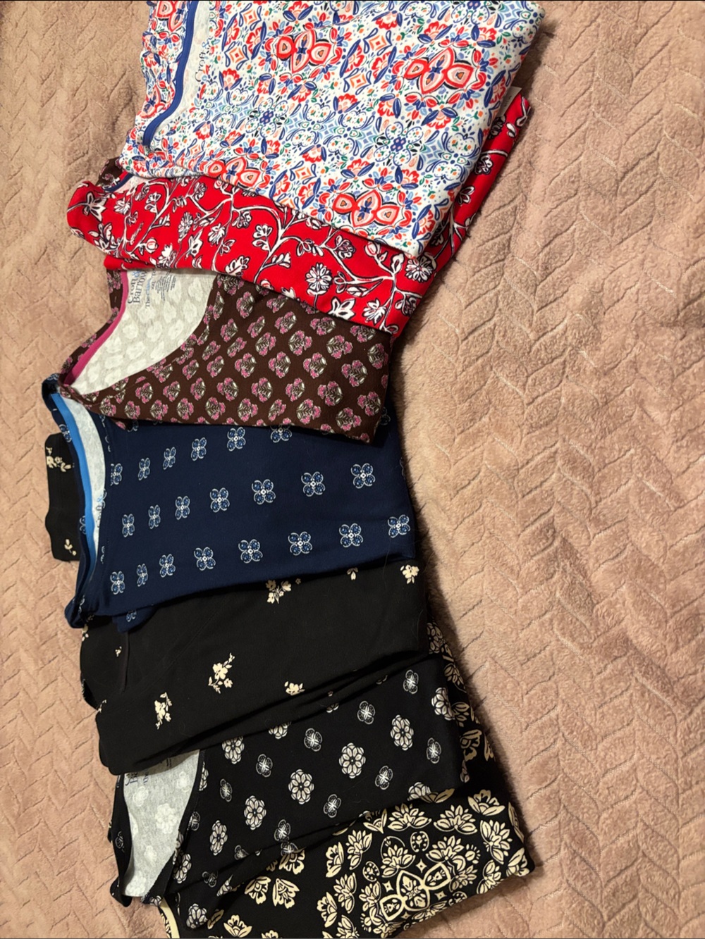 SEVEN Assorted Short Sleeve Tees in Red, Brown, Navy, Black, White